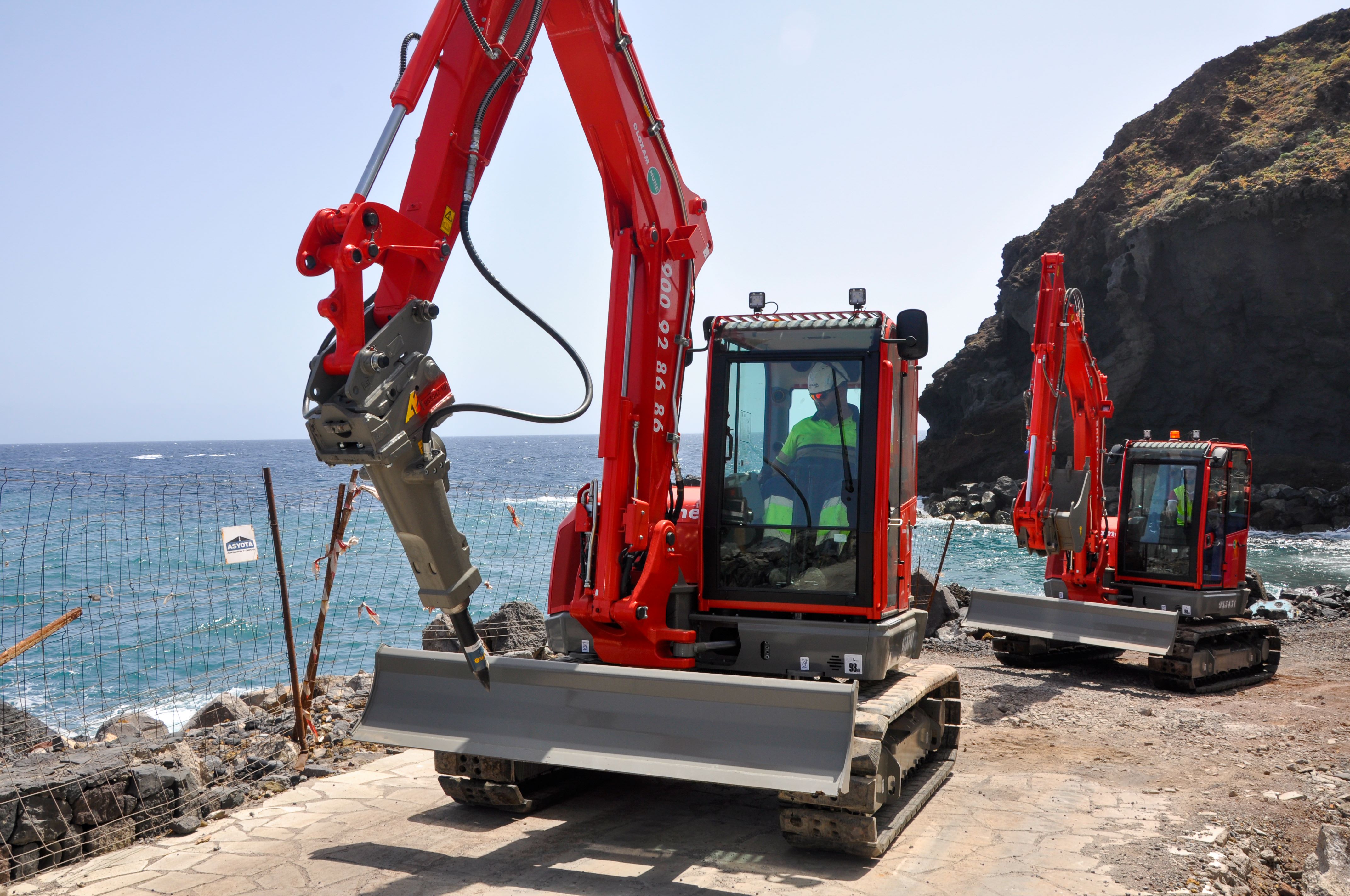 foto LoxamHune suministra una amplia gama de maquinaria a largo plazo para las obras de construcción del Paseo Marítimo de Los Roques de Fasnia, en Tenerife.